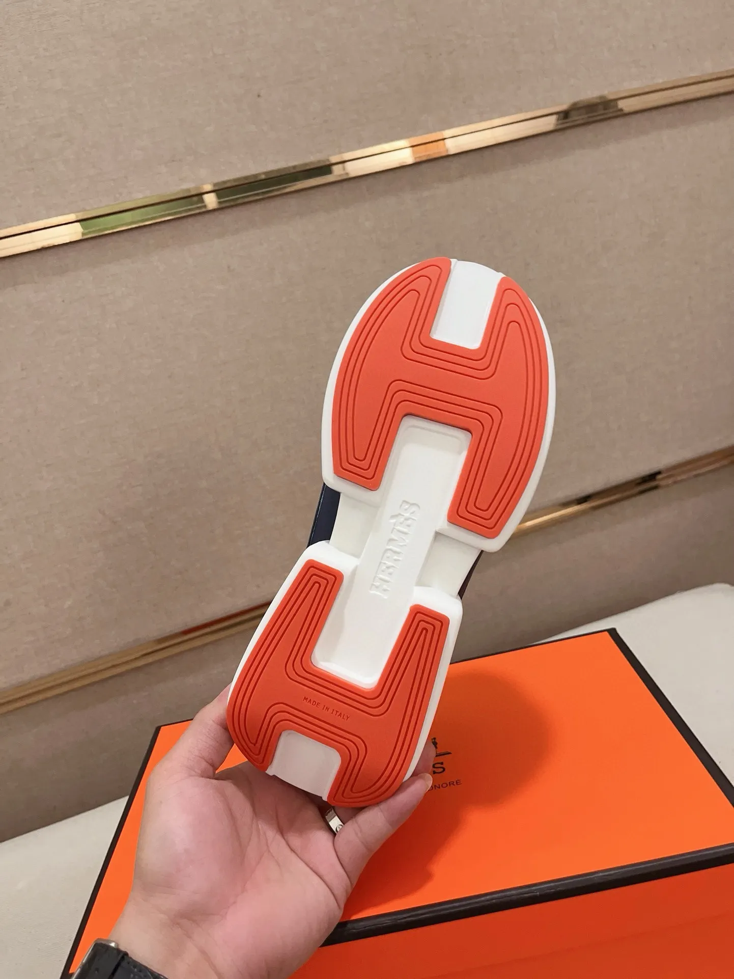 Men's clothing and shoes💰: 440💰《HERMES》【Classic original single version】Hermès; top 🔝purchasing agent🔍🔍men's latest 🇺🇸 counter sales simultaneously, imported from Italy original ▲▲cowhide ▲▲ (high-end, nobility, class) ) Exquisite workmanship (Italian 🇮🇹 imported water-dyed 🐂 cowhide lining) sole: original sole provided by the original factory, ⚠️exclusive double-layer activity·TPR·rubber·combined molded outsole; super comfortable·wear-resistant·non-slip·environmental protection The real thing is more beautiful if you take the real thing (high quality, follow the order). You can enter and exit the counter at will * Number of yards: 38-44 (45 can be customized and cannot be returned or exchanged)